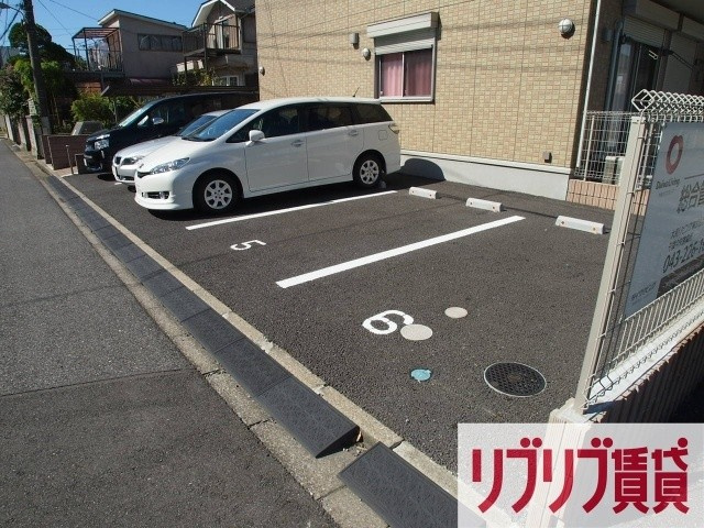 ルミエールⅡの駐車場