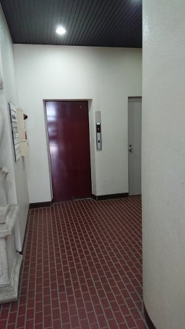 貝原ビルのエントランス