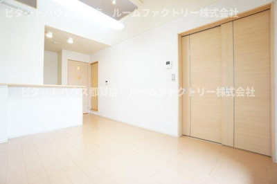 【居間・リビング】 | ウエストヒルパーシモン | ※同物件、同タイプ、間取り反転のお部屋です
