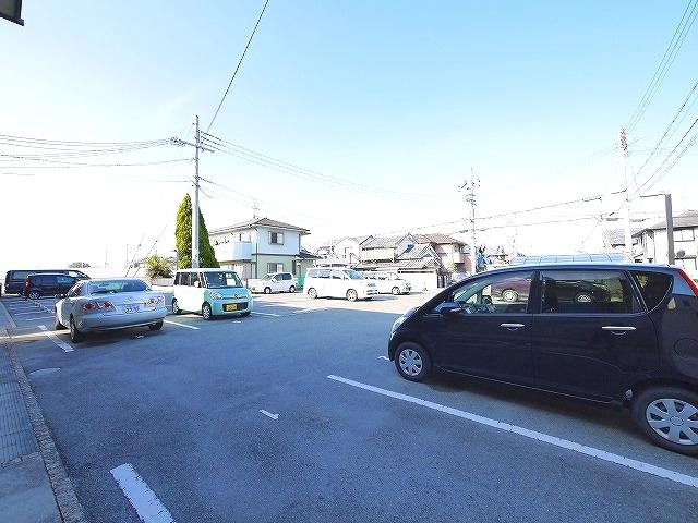 ルミナス　アークの駐車場|駐車スペースもあります