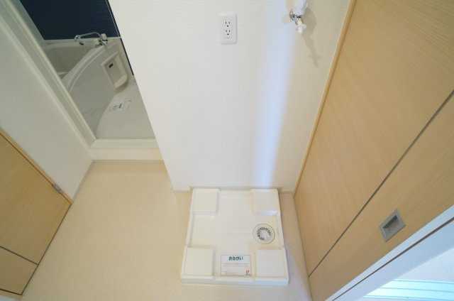マーベラス撰花園の設備|室内洗濯機置き場です
参考、同建物・反転間取りの号室