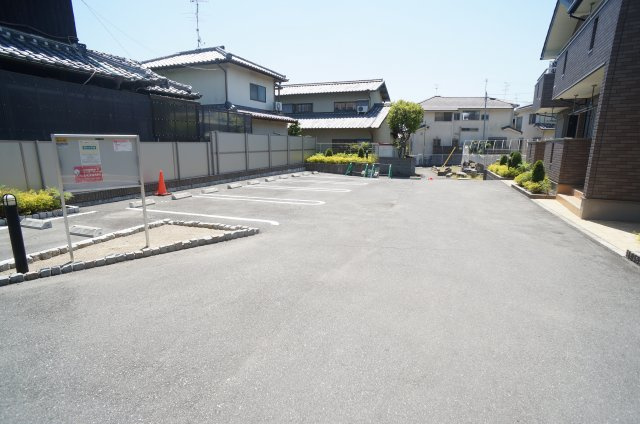 マーベラス撰花園の駐車場