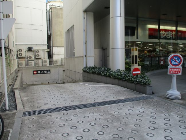 【その他】 | 堂島プラザビル | 地下駐車場への出入口