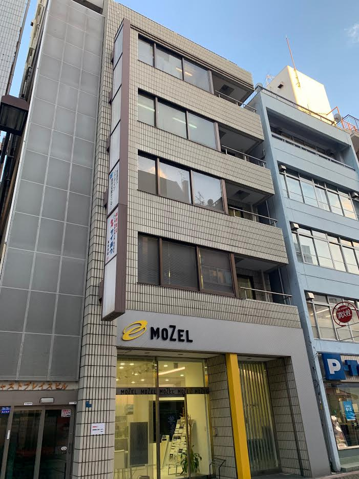 ジャストプレイスビルの外観