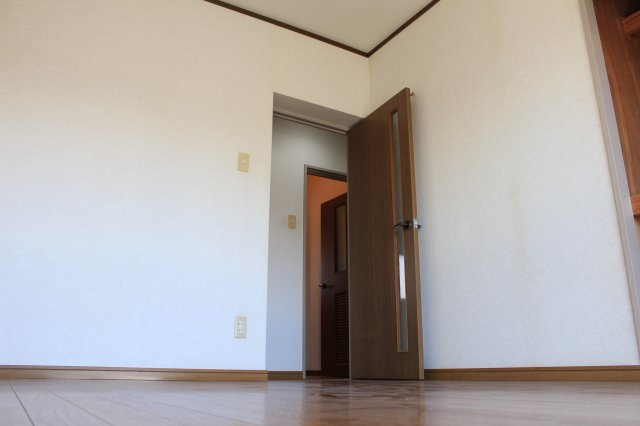 メゾンOGAWAの洋室