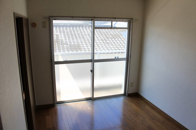 メゾンOGAWAの洋室