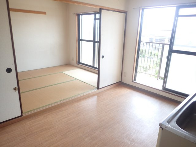 グランドール清水が丘の居間・リビング