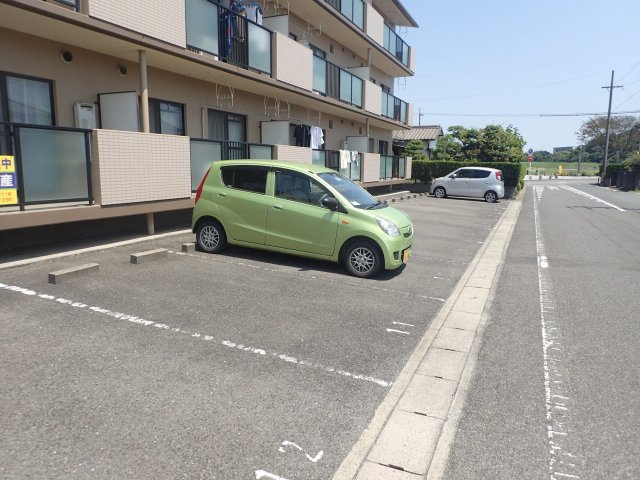 グランドール清水が丘の駐車場