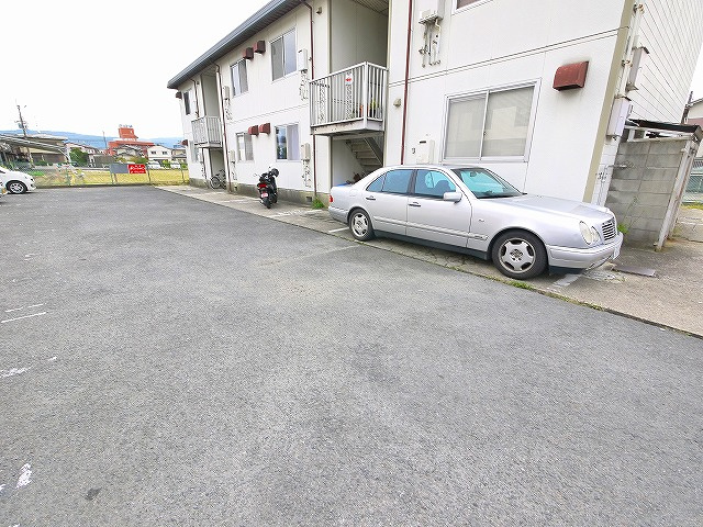 サニーハイツ朝日ヶ丘Bのその他共用部分|明るい共有スペース