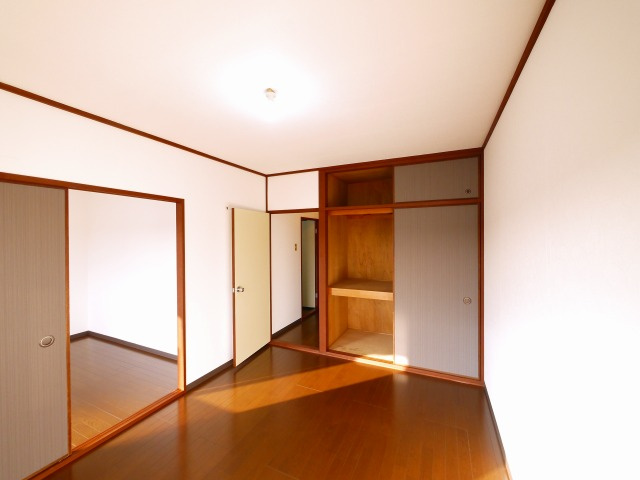 サニーハイツ朝日ヶ丘Bの洋室|広々とした洋室です