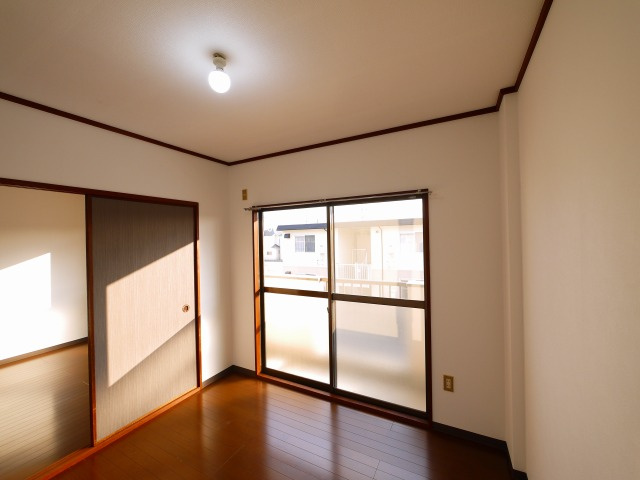 サニーハイツ朝日ヶ丘Bの洋室|広々とした洋室です