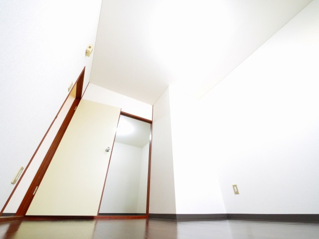 サニーハイツ朝日ヶ丘Bの洋室|個人の部屋や寝室として使える洋室です