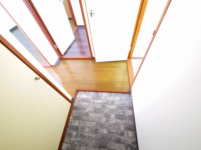 サニーハイツ朝日ヶ丘Bの玄関|きれいな玄関です