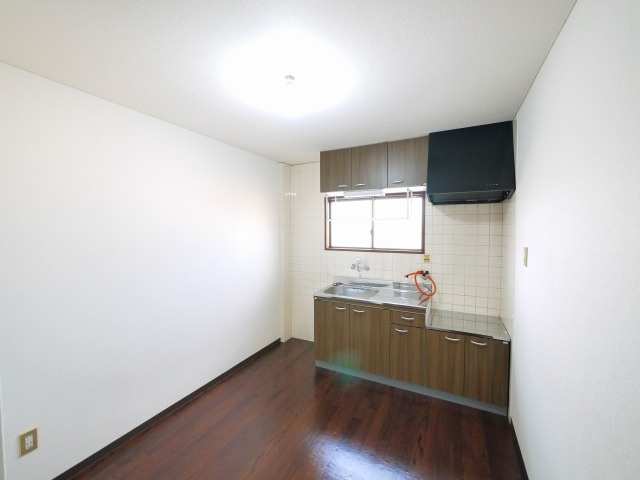 サニーハイツ朝日ヶ丘Bの居間・リビング|こちらの居間で趣味の時間をお楽しみください