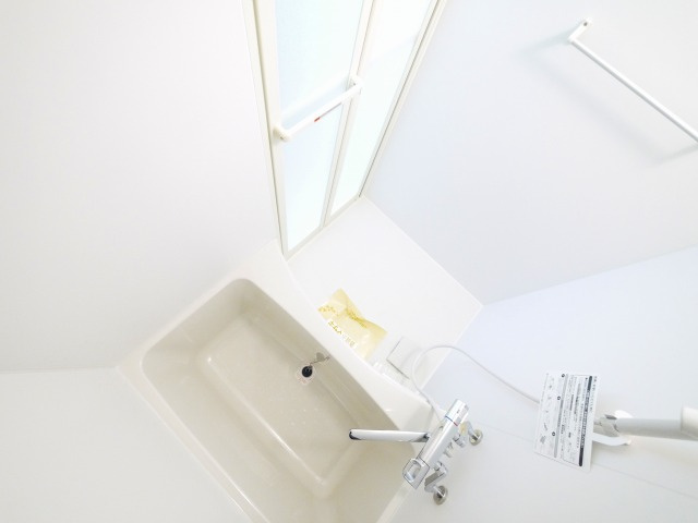 サニーハイツ朝日ヶ丘Bの浴室|ゆったり過ごせるお風呂です