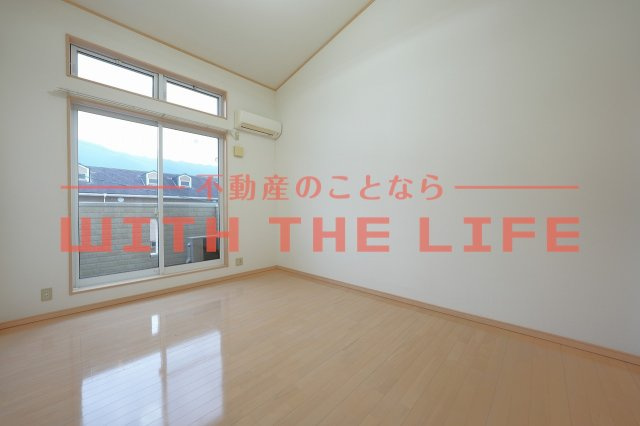 レモンバームⅡ【キャッシュバック対象物件】の居間・リビング|ゆったりとした居間です