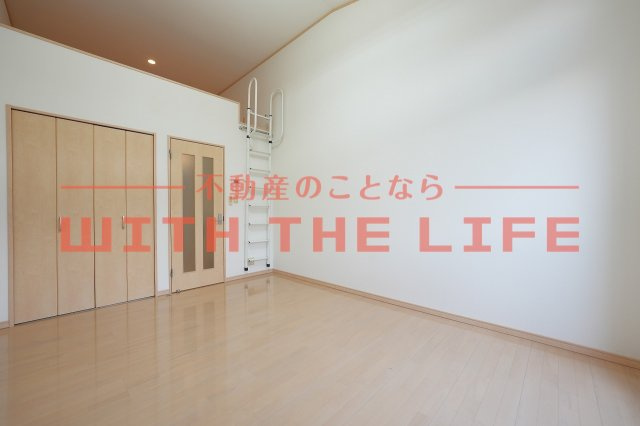 レモンバームⅡ【キャッシュバック対象物件】の洋室|明るい洋室です