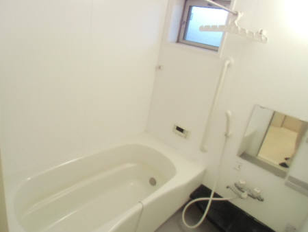 【浴室】 | Abbey Road  | 『ＡｂｂｅｙＲｏａｄ』反転イメージ
『ＡｂｂｅｙＲｏａｄ』