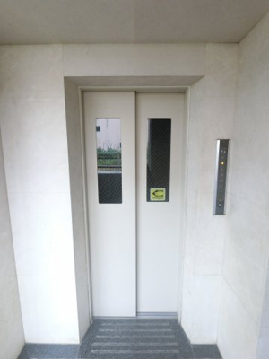 【その他共用部分】 | クリオ新羽壱番館 | お買い物時やベビーカーの出し入れに便利なエレベーター付です。
