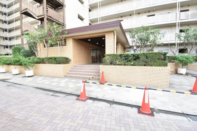 【エントランス】 | 多摩川芙蓉ハイツ2号棟 | 東急多摩川線「矢口渡」駅徒歩12分
JR京浜東北線・東急多摩川線・東急池上線「蒲田」駅徒歩23分と好立地。