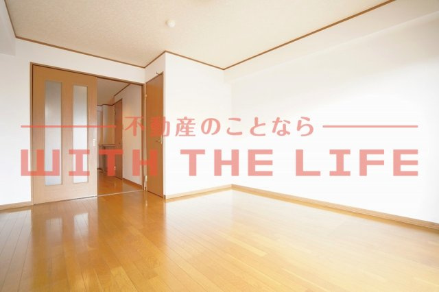 エルクール【キャッシュバック対象物件】の居間・リビング|こちらのリビングで趣味の時間をお楽しみください