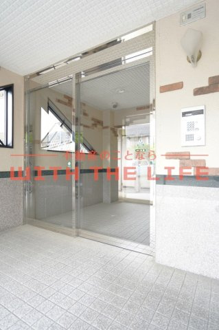 エルクール【キャッシュバック対象物件】のエントランス|清潔なエントランスです