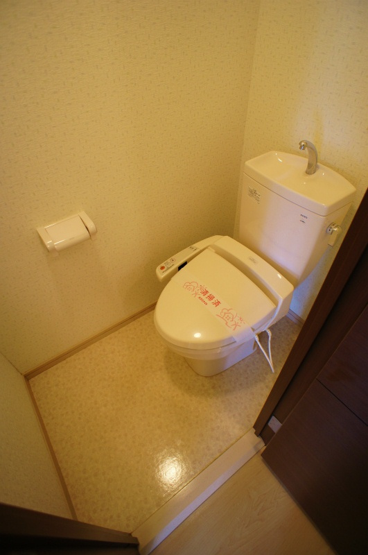 エスペランサ希望【キャッシュバック対象物件】のトイレ|ゆったりとした空間のトイレです