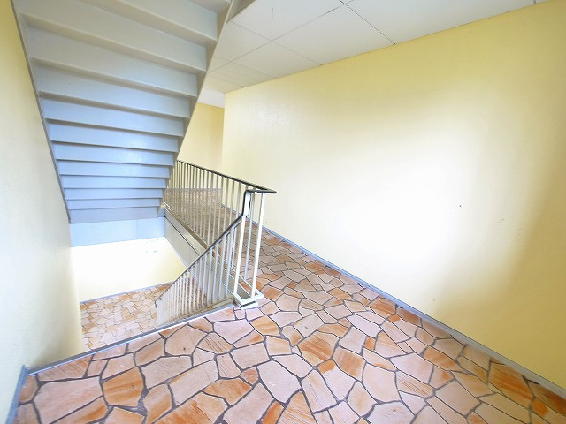 アートハウスならのロビー|キレイな共有スペース。