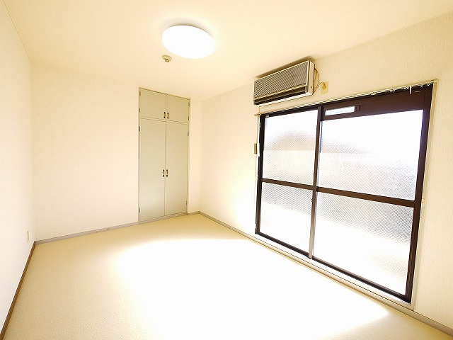 アートハウスならの洋室|落ち着いた色調の洋室です