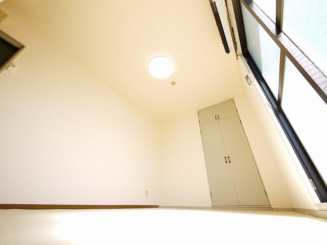 アートハウスならの洋室|落ち着いた色調の洋室です