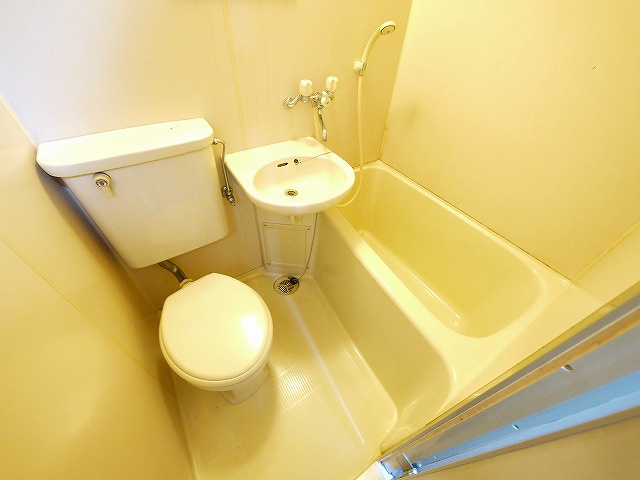 アートハウスならの浴室|お掃除もし易いユニットバスタイプ。