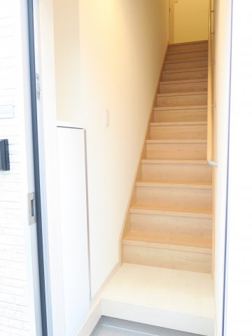 ルレーヴ市川の玄関