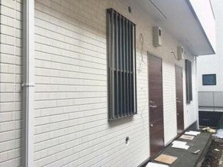 【エントランス】 | 玄関には宅配ボックスとTVモニタ付インターフォンを設置済みです