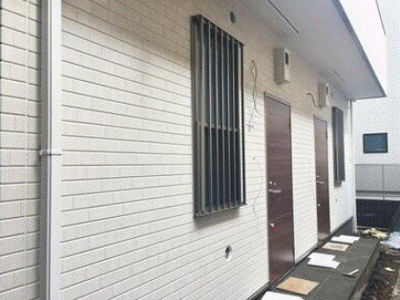 【エントランス】 | メゾネット日吉 | 玄関には宅配ボックスとTVモニタ付インターフォンを設置済みです