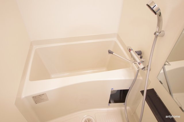 プレサンス塚本ミッドマーク　仲介手数料無料の浴室