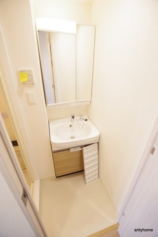 プレサンス塚本ミッドマーク　仲介手数料無料の洗面所