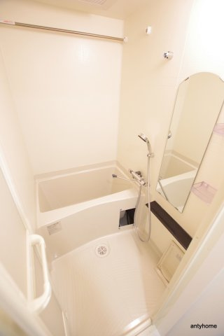 プレサンス塚本ミッドマーク　仲介手数料無料の浴室