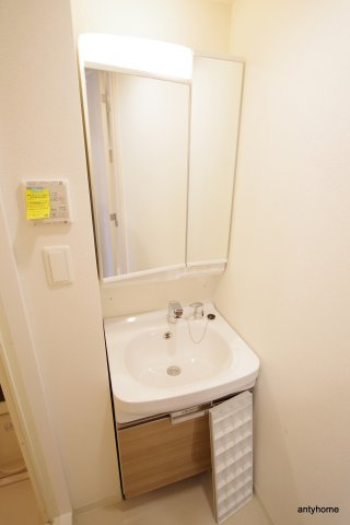 プレサンス塚本ミッドマーク　仲介手数料無料の洗面所