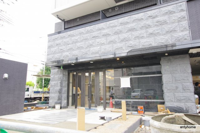 プレサンス塚本ミッドマーク　仲介手数料無料のエントランス