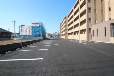 【駐車場】 | アーバンレジデンス | マンションの北側にも駐車場があります