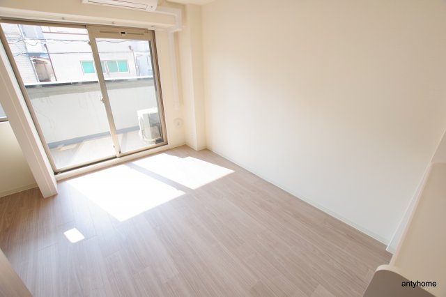 プレサンス新大阪ジェイズ　仲介手数料無料の洋室