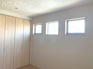 【洋室】 | 岐阜市鏡島　分譲住宅　掘りごたつと書斎があるお家 | 広々とした洋室です。岐阜市鏡島・書斎・小屋裏収納♪