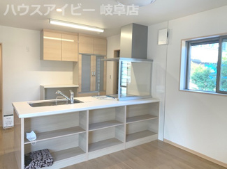 【居間・リビング】 | 岐阜市鏡島　分譲住宅　掘りごたつと書斎があるお家 | こちらの居間で趣味の時間をお楽しみください。岐阜市鏡島・書斎・小屋裏収納♪