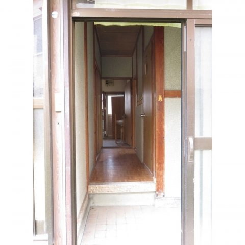 岐阜市鏡島東１丁目の一戸建ての玄関