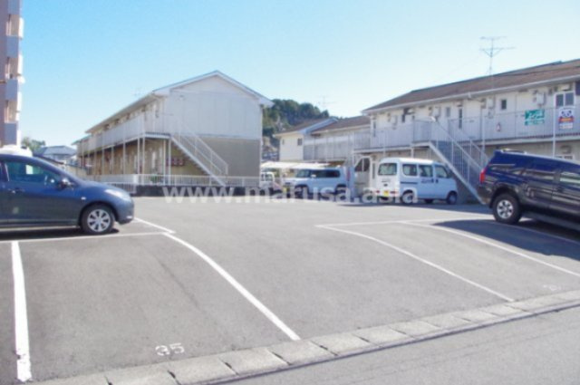 メゾンドUの駐車場