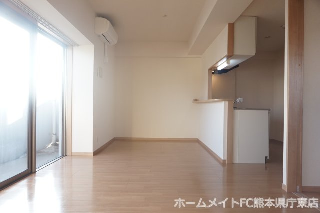 サムティ熊本近見Ⅰの居間・リビング