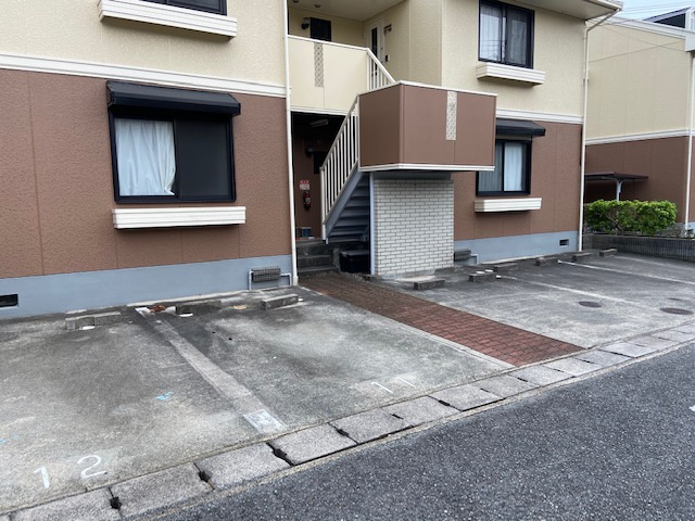 ユニティー伊川の駐車場