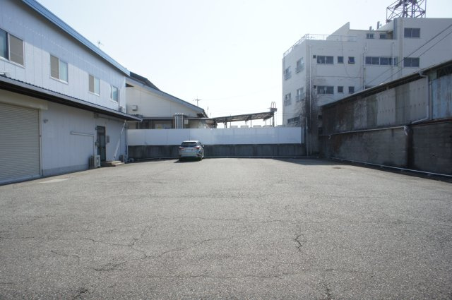 硯町1丁目倉庫の駐車場