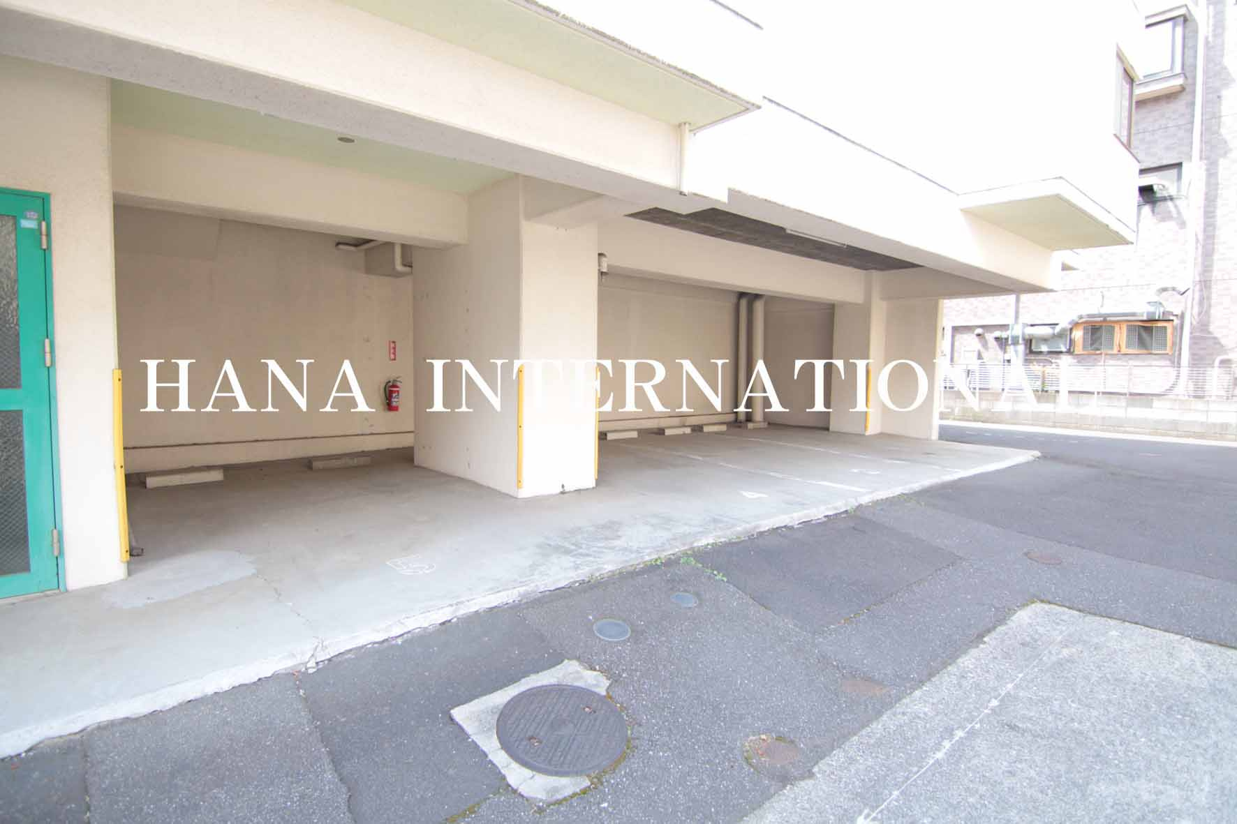 ルミエールレジデンスの駐車場