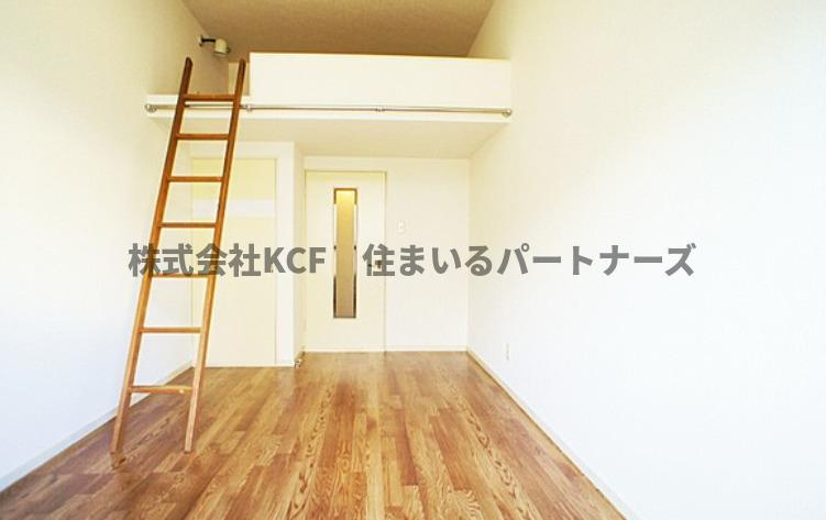 シャトレ隈Ⅲの洋室|ゆったり過ごせる居間です